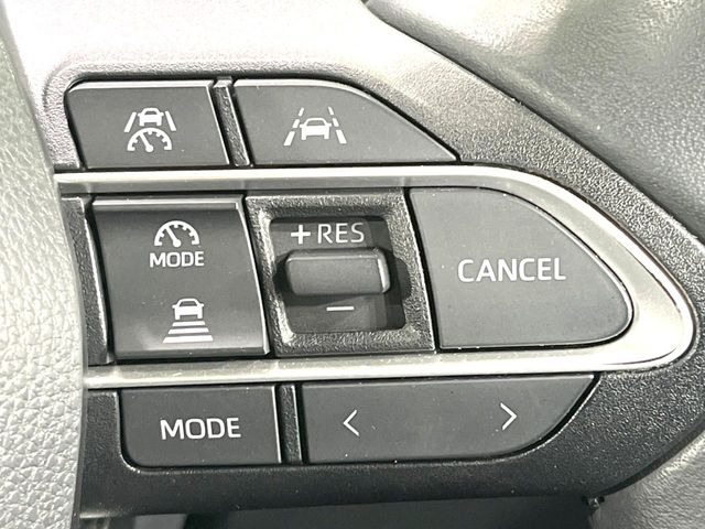【レーダークルーズコントロール】高速道路での長距離走行が楽に!!自動で速度を保つクルーズコントロールが、衝突軽減システムと連携し、前方の車両を感知して車間を保つように速度調節してくれます!!