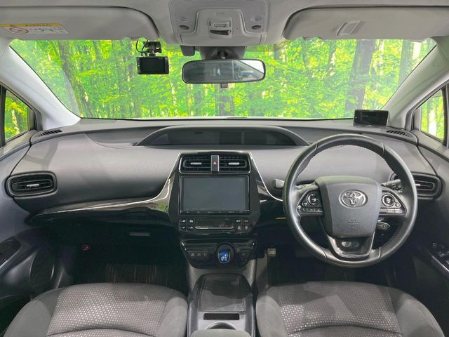 プリウス1.8 S