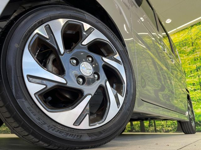 �y����15�C���`�A���~�z�C�[���z�O�ςɃ}�b�`���������A���~�z�C�[���𑕒����Ă���܂��B�e��ЊO�A���~�z�C�[����A�X�^�b�h���X�^�C�����戵�����Ă���܂��B���񂲑��k����������