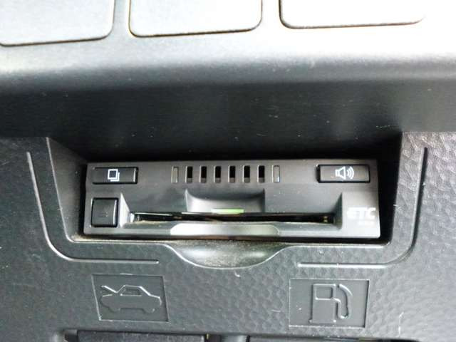 ビルトインETC付きです。これで高速の乗り降りもスムーズに行えます。新たなオーナー様の情報でSETUPして納車致します。