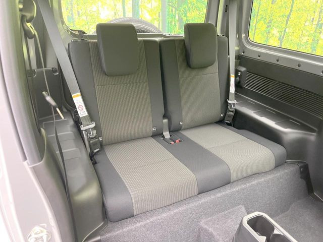 高品質なオリジナルフロアマットもオプションにてご用意しております。お好きなデザインやカラーをお車に合わせて選んでいただくことができます♪