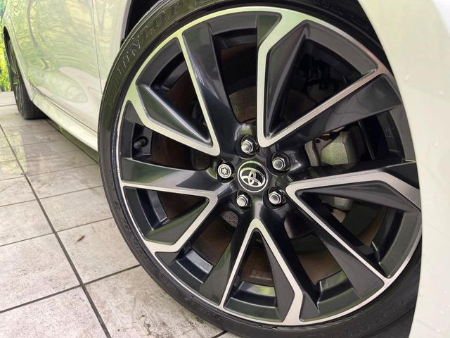 �y����18�C���`�A���~�z�C�[���z�O�ςɃ}�b�`���������A���~�z�C�[���𑕒����Ă���܂��B�e��ЊO�A���~�z�C�[����A�X�^�b�h���X�^�C�����戵�����Ă���܂��B���񂲑��k����������