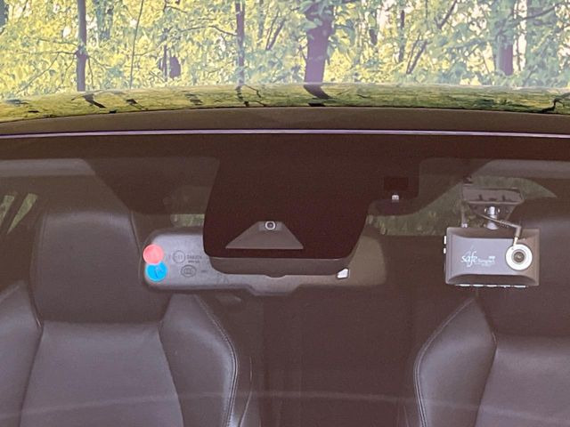 【トヨタセーフティセンス】走行中に前方の車両等を認識し、衝突しそうな時は警報とブレーキで衝突回避と被害軽減をアシスト。より安全にドライブをお楽しみいただけます。