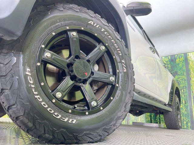 �y�A���~�z�C�[���z�O�ςɃ}�b�`�����A���~�z�C�[���𑕒����Ă���܂��B�e��A���~�z�C�[����A�X�^�b�h���X�^�C�����戵�����Ă���܂��B���񂲑��k����������