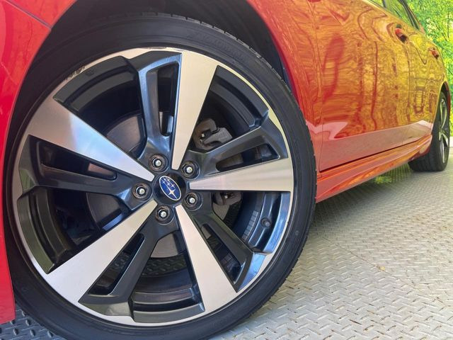 �y����18�C���`�A���~�z�C�[���z�O�ςɃ}�b�`���������A���~�z�C�[���𑕒����Ă���܂��B�e��ЊO�A���~�z�C�[����A�X�^�b�h���X�^�C�����戵�����Ă���܂��B���񂲑��k����������