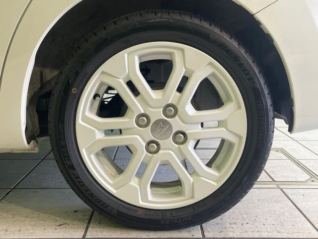 �y����15�C���`�A���~�z�C�[���z�O�ςɃ}�b�`���������A���~�z�C�[���𑕒����Ă���܂��B�e��ЊO�A���~�z�C�[����A�X�^�b�h���X�^�C�����戵�����Ă���܂��B���񂲑��k����������