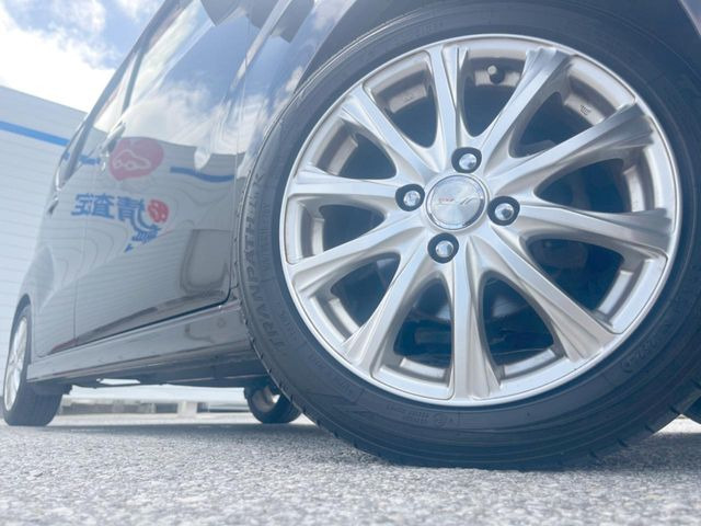 【アルミホイール】外観にマッチしたアルミホイールを装着しております。各種アルミホイールや、スタッドレスタイヤも取扱いしております。是非ご相談ください♪