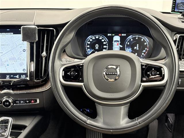 XC60B5 AWD インスクリプション 4WD