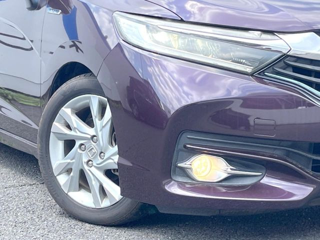 【LEDヘッドライト】悪天候や夜間走行時も良好な視界を確保し安心して運転できる高輝度LEDヘッドライトを装備!点灯速度が早く、消費電力も抑えられています