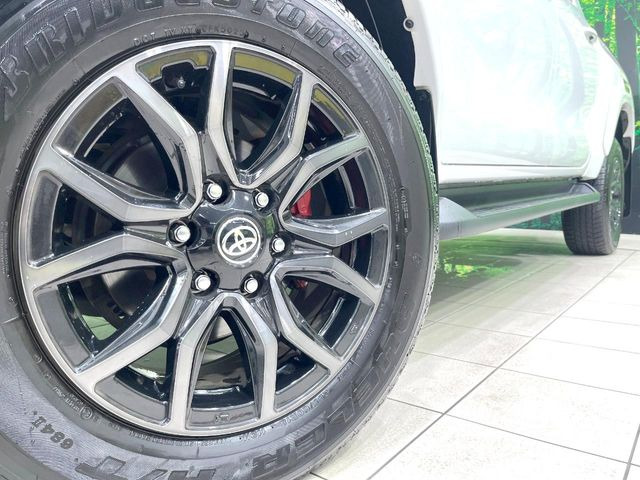 �y�����A���~�z�C�[���z�O�ςɃ}�b�`���������A���~�z�C�[���𑕒����Ă���܂��B�e��ЊO�A���~�z�C�[����A�X�^�b�h���X�^�C�����戵�����Ă���܂��B���񂲑��k����������