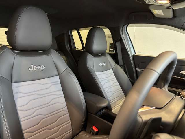 アベンジャー4xe ハイブリッド アップランド 4WD