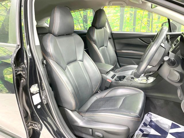 運転席まわりには十分なスペースがあり、大柄な方でもゆったり運転していただける環境です。