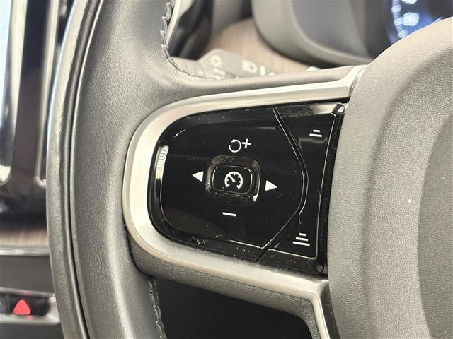 XC60B5 AWD インスクリプション 4WD