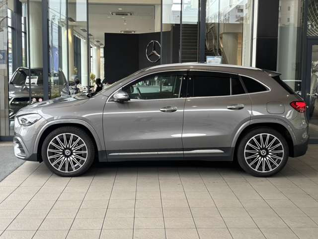 GLAクラスGLA200d 4マチック AMGラインパッケージ 4WD