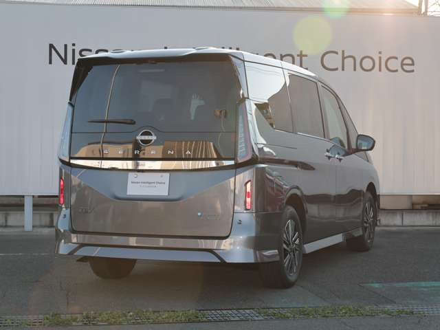 セレナ1.4 e-4ORCE ハイウェイスターV 4WD