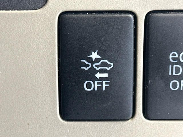 【スマートアシスト】走行中に前方の車両等を認識し、衝突しそうな時は警報とブレーキで衝突回避と被害軽減をアシスト。より安全にドライブをお楽しみいただけます。