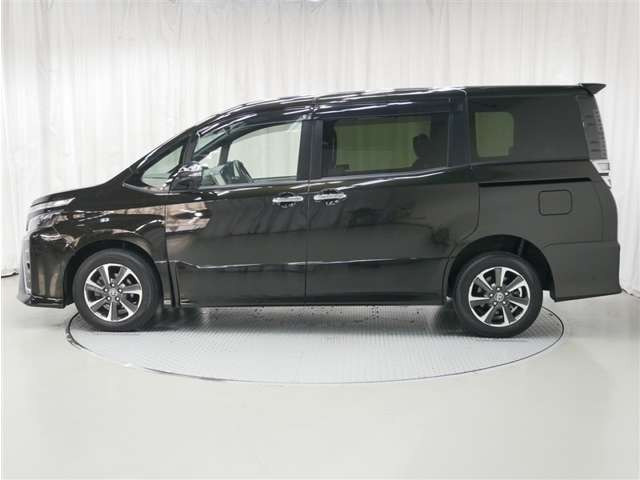 ヴォクシー2.0 ZS 煌III 4WD