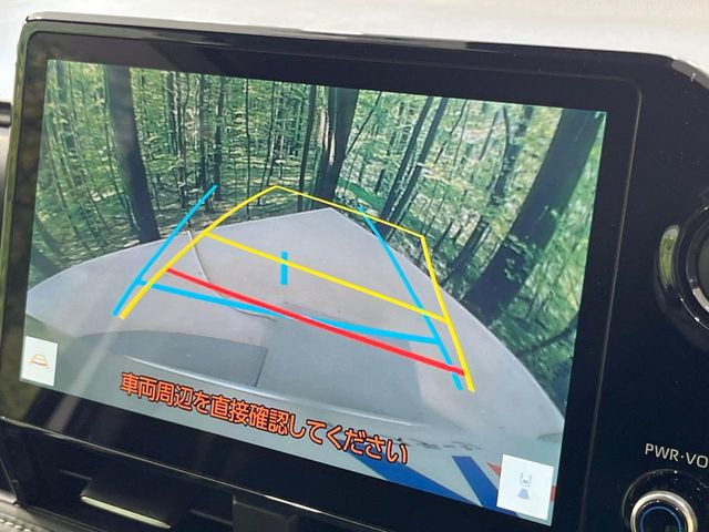 【バックカメラ】駐車時に後方がリアルタイム映像で確認できます。大型商業施設や立体駐車場での駐車時や、夜間のバック時に大活躍!運転スキルに関わらず、今や必須となった装備のひとつです!