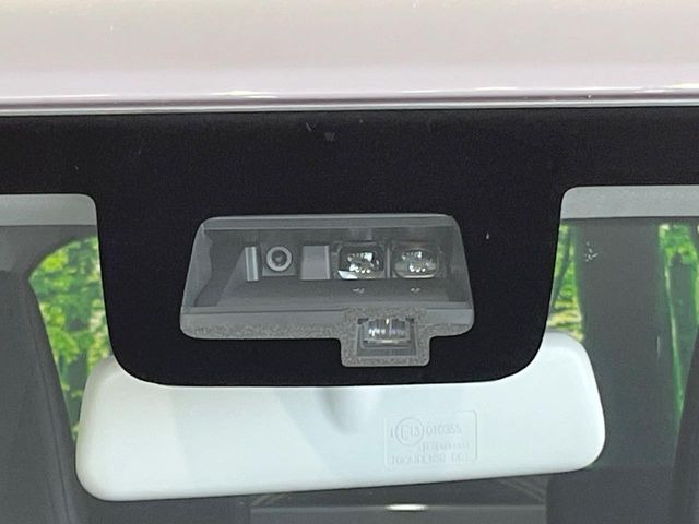 【スズキ セーフティサポート】走行中に前方の車両等を認識し、衝突しそうな時は警報とブレーキで衝突回避と被害軽減をアシスト。より安全にドライブをお楽しみいただけます。