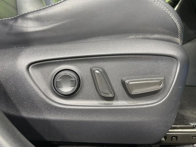 【パワーシート】スイッチ一つで簡単にシートの微調整が可能!電動だから力もいりません!快適なシートポジションにセットして、快適なドライブをお楽しみください。