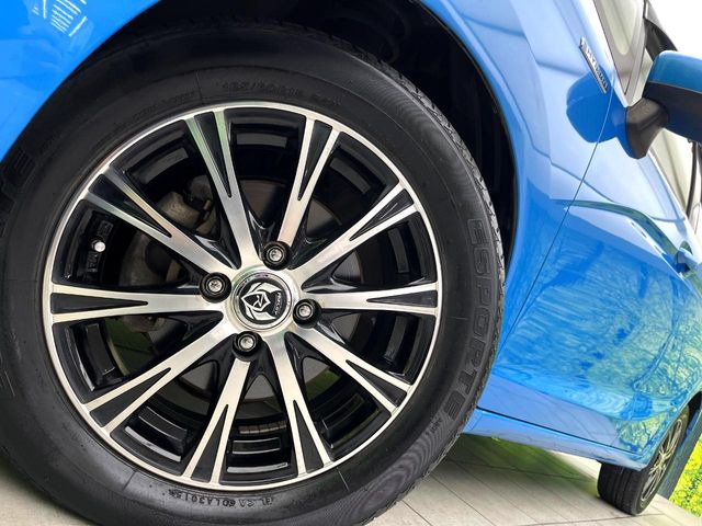 �y15�C���`�A���~�z�C�[���z�O�ςɃ}�b�`�����A���~�z�C�[���𑕒����Ă���܂��B�e��A���~�z�C�[����A�X�^�b�h���X�^�C�����戵�����Ă���܂��B���񂲑��k����������