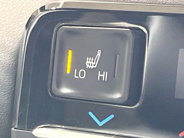 【シートヒーター】寒い日に重宝するシートヒーター!エアコンより早く温まってくれるので寒がりの人も安心ですね♪エアコンの温風は乾燥するから苦手、という方にもをおすすめです。