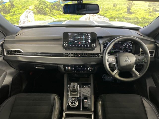 アウトランダーPHEV 2.4 ブラック エディション 4WD