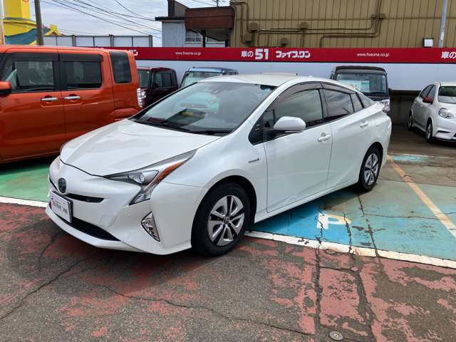 プリウス1.8 S セーフティ プラス E-Four 4WD