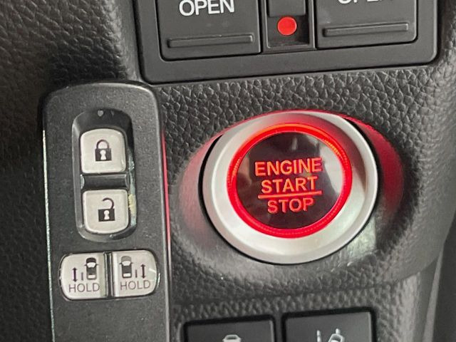 �yHonda�X�}�[�g�L�[�z�J�o����|�P�b�g�ɓ��ꂽ�܂܂ł��h�A�̎{���E�������\�ȃX�}�[�g�L�[�𑕔��B�G���W���̃I���E�I�t�����J�M�����o���K�v����������Ƃ��Ă��֗��ł���