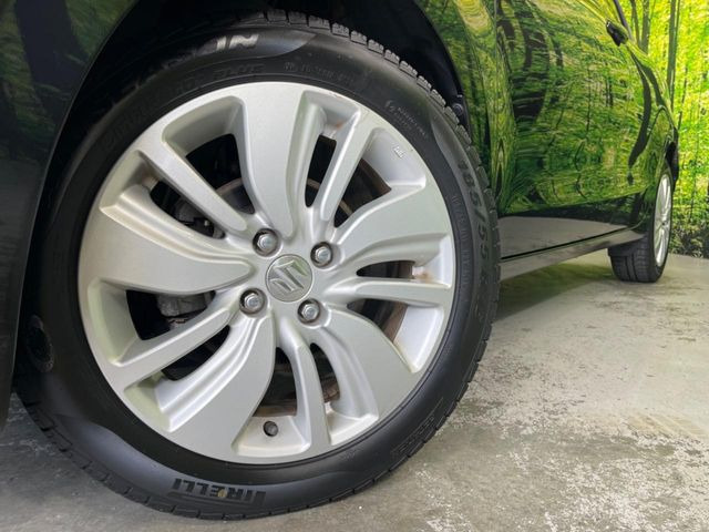 �y����16�C���`�A���~�z�C�[���z�O�ςɃ}�b�`���������A���~�z�C�[���𑕒����Ă���܂��B�e��ЊO�A���~�z�C�[����A�X�^�b�h���X�^�C�����戵�����Ă���܂��B���񂲑��k����������