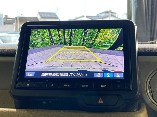 【バックカメラ】駐車時に後方がリアルタイム映像で確認できます。大型商業施設や立体駐車場での駐車時や、夜間のバック時に大活躍!運転スキルに関わらず、今や必須となった装備のひとつです!