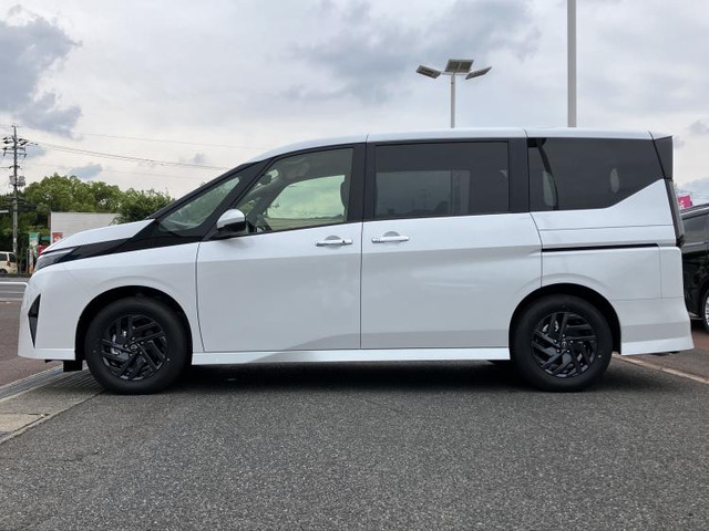 セレナ1.4 e-POWER ハイウェイスターV