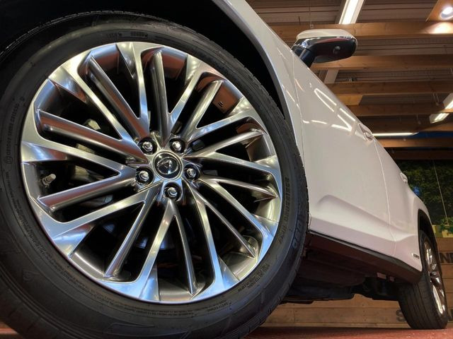 �y����20�C���`�A���~�z�C�[���z�O�ςɃ}�b�`���������A���~�z�C�[���𑕒����Ă���܂��B�e��ЊO�A���~�z�C�[����A�X�^�b�h���X�^�C�����戵�����Ă���܂��B���񂲑��k����������