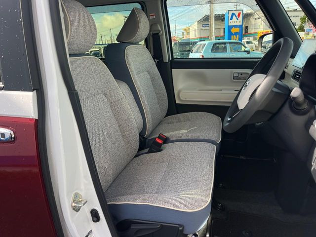 運転席シート廻りは使用感も少なく、良好な状態となっています。丁寧に使われていたことがよくわかりますね。