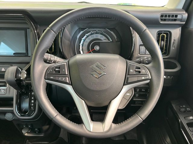 【純正革巻きステアリング】上質な革を使用することで、手にしっかり馴染みとても運転しやすいハンドルです♪