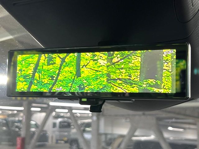 【インテリジェントルームミラー】後席の大きな荷物や同乗者で後方が確認しづらい時でも安心!カメラが撮影した車両後方の映像をルームミラー内に表示。クリアな視界で状況の確認が可能です!