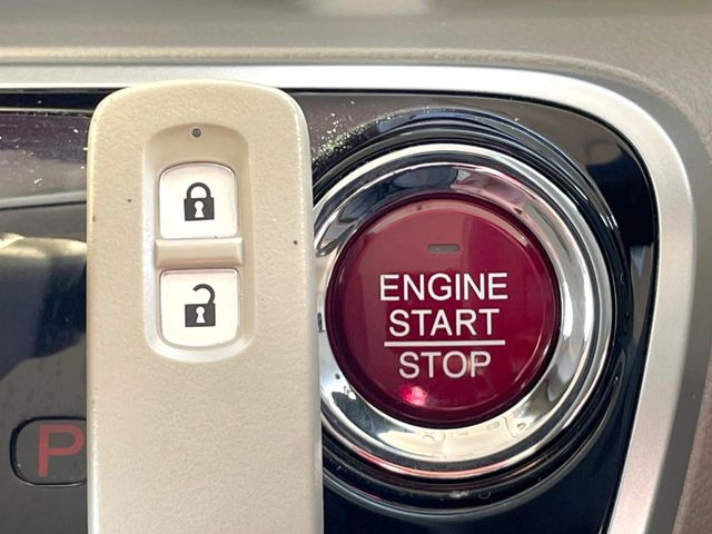 �yHonda�X�}�[�g�L�[�z�J�o����|�P�b�g�ɓ��ꂽ�܂܂ł��h�A�̎{���E�������\�ȃX�}�[�g�L�[�𑕔��B�G���W���̃I���E�I�t�����J�M�����o���K�v����������Ƃ��Ă��֗��ł���