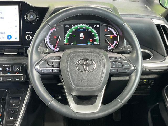 【レーダークルーズコントロール】高速道路での長距離走行が楽に!!自動で速度を保つクルーズコントロールが、衝突軽減システムと連携し、前方の車両を感知して車間を保つように速度調節してくれます!!