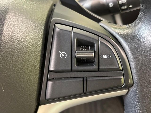 【クルーズコントロール】高速道路もラクラク走行。アクセルを離しても一定速度で走行ができ、長距離運転時の負担を軽減!加速・減速も簡単なスイッチ操作で調整できます。