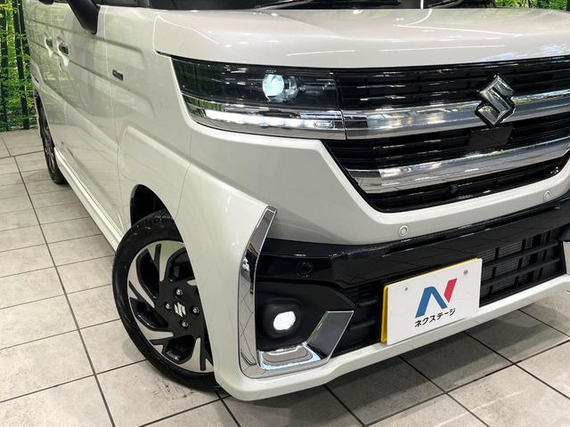 【LEDヘッドライト】悪天候や夜間走行時も良好な視界を確保し安心して運転できる高輝度LEDヘッドライトを装備!点灯速度が早く、消費電力も抑えられています。