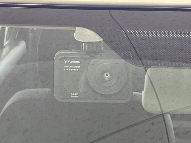 【ドライブレコーダー】ドライブレコーダー装備!走行中はもちろん、あおり運転や事故に遭遇した際、映像で記録し、万一のリスクに備えます。※記録用SDカードはお客様ご自身でご準備いただく必要があります。