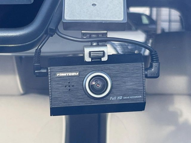 【ドライブレコーダー】ドライブレコーダー装備!走行中はもちろん、あおり運転や事故に遭遇した際、映像で記録し、万一のリスクに備えます。※記録用SDカードはお客様ご自身でご準備いただく必要があります。