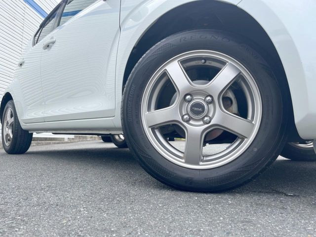 �y15�C���`�A���~�z�C�[���z�O�ςɃ}�b�`�����A���~�z�C�[���𑕒����Ă���܂��B�e��A���~�z�C�[����A�X�^�b�h���X�^�C�����戵�����Ă���܂��B���񂲑��k����������