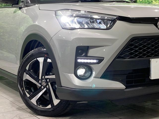 【シーケンシャルターンランプ付きLEDヘッドライト】人気の『流れるウィンカー』付きのLEDヘッドライトを装備♪高級感はもちろん、点灯時は存在感たっぷりで他車からも認識されやすく安心です。