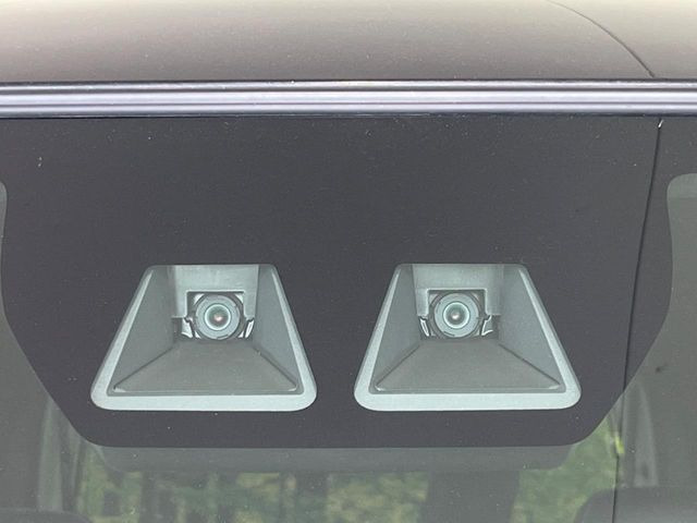 【スマートアシスト】走行中に前方の車両等を認識し、衝突しそうな時は警報とブレーキで衝突回避と被害軽減をアシスト。より安全にドライブをお楽しみいただけます。