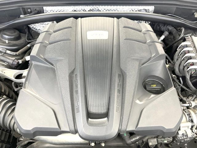 ●当店では、各メーカーの専用診断テスターを導入。国家資格を持つテクニカルスタッフも常駐しておりますので、万が一の際にも安心してご利用いただけます。