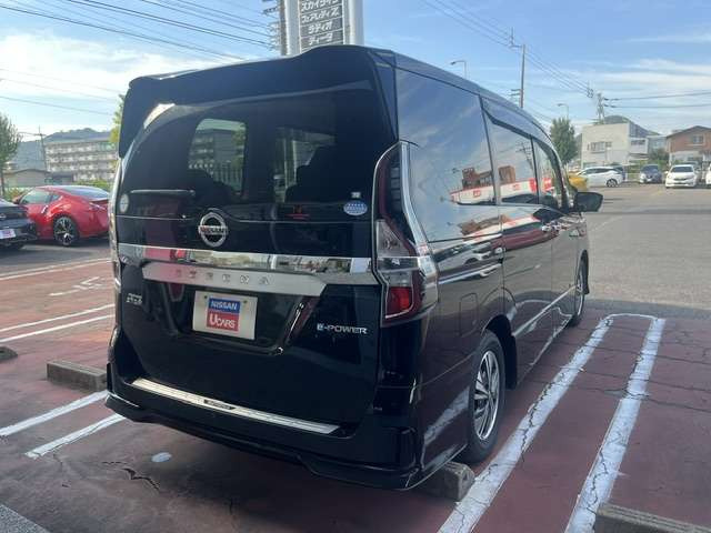 セレナ1.2 e-POWER ハイウェイスターV