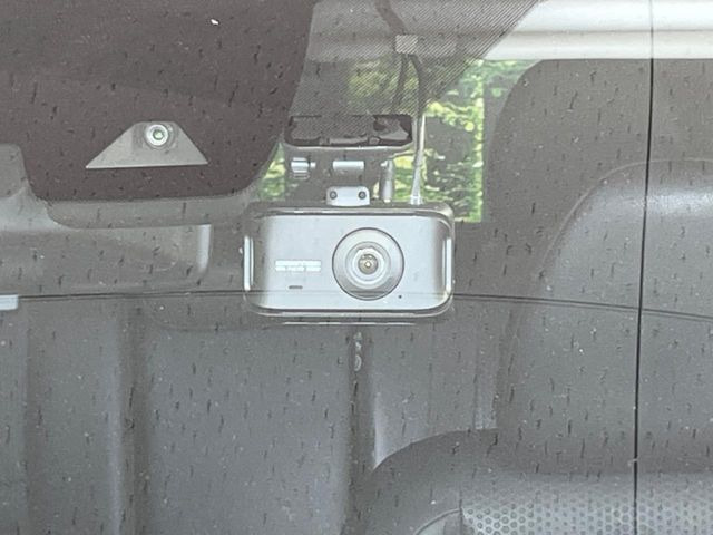 【ドライブレコーダー】ドライブレコーダー装備!走行中はもちろん、あおり運転や事故に遭遇した際、映像で記録し、万一のリスクに備えます。※記録用SDカードはお客様ご自身でご準備いただく必要があります。
