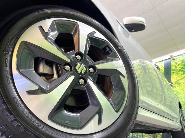 �y�����A���~�z�C�[���z�O�ςɃ}�b�`���������A���~�z�C�[���𑕒����Ă���܂��B�e��ЊO�A���~�z�C�[����A�X�^�b�h���X�^�C�����戵�����Ă���܂��B���񂲑��k����������