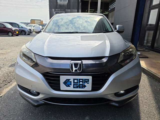 �V���[�v�ȃt�����g�f�U�C�����ۗ����F�[���B�X�^�C���b�V���ȃV���o�[�̃{�f�B���X���ł̃h���C�u��N�₩�ɍʂ�܂��B���̒ʋ΂���x���̉��o�܂ŐS�n�悢���Ԃ����߂�������������悤�ACARGO��X��